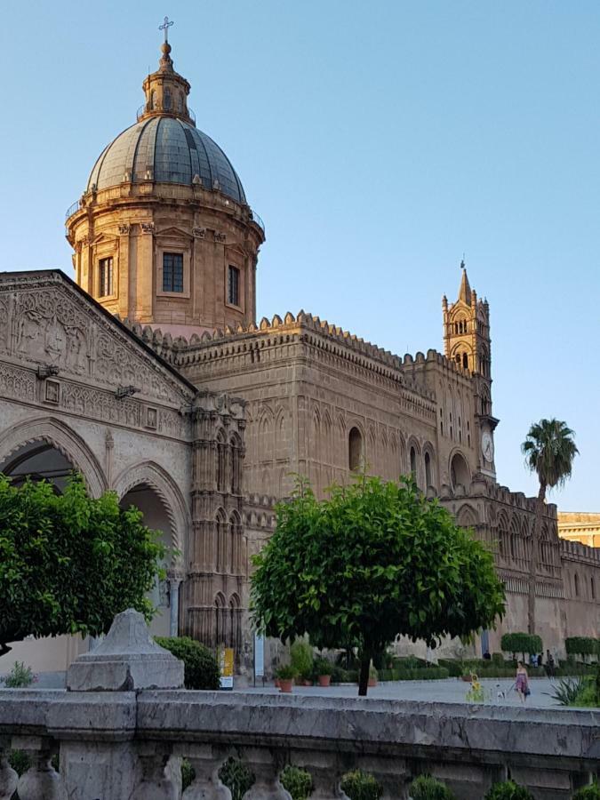 Casa Vacanze Villa D'Orleans Palermo Exterior foto
