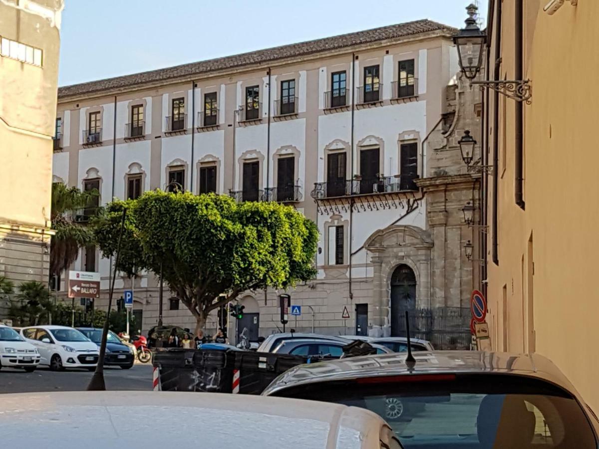 Casa Vacanze Villa D'Orleans Palermo Exterior foto